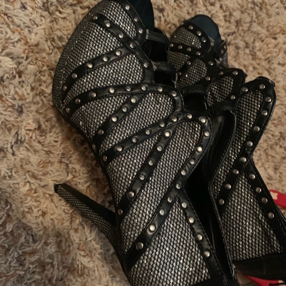 Heels - Picture 2 of 2